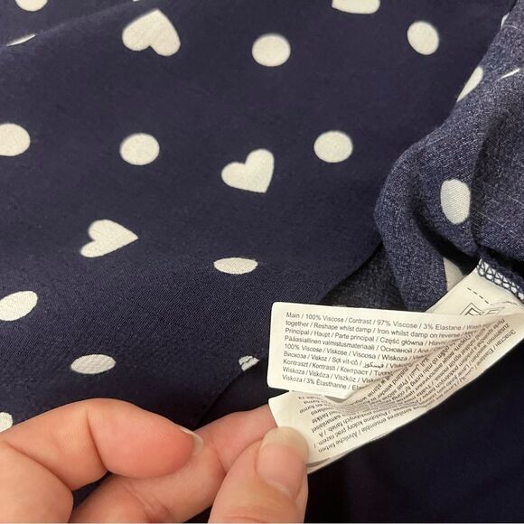 🟢F&F Blue with White Hearts Short Tie sleeve Top Size 6 - Picture 3 of 7